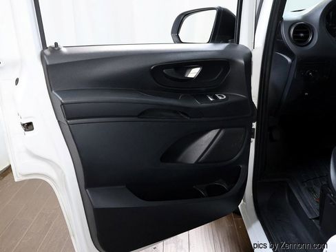 Used 2017 Mercedes-Benz Metris Passenger image 18