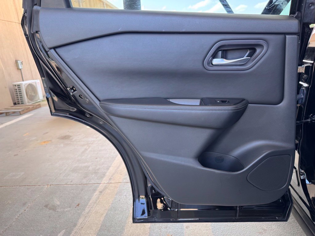 Used 2024 Nissan Rogue SV FWD image 23