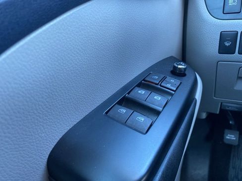 Used 2017 Toyota Highlander SE image 22