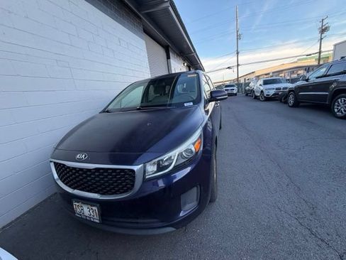 Used 2018 Kia Sedona LX FWD image 4