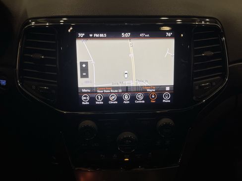 Used 2019 Jeep Grand Cherokee Altitude image 23