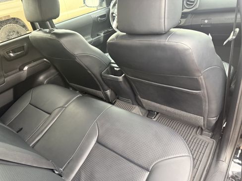 Used 2019 Toyota Tacoma TRD Sport w/ TRD Premium Sport Package image 18