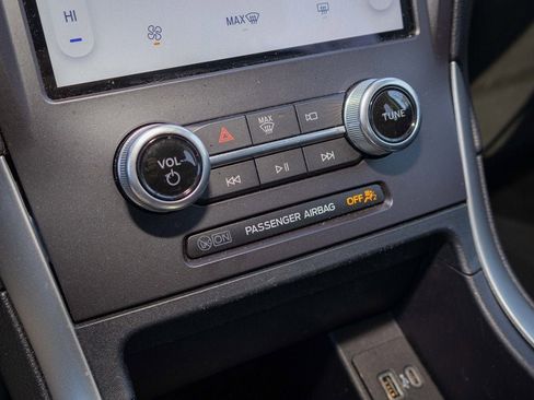 Used 2021 Ford Edge SE image 22