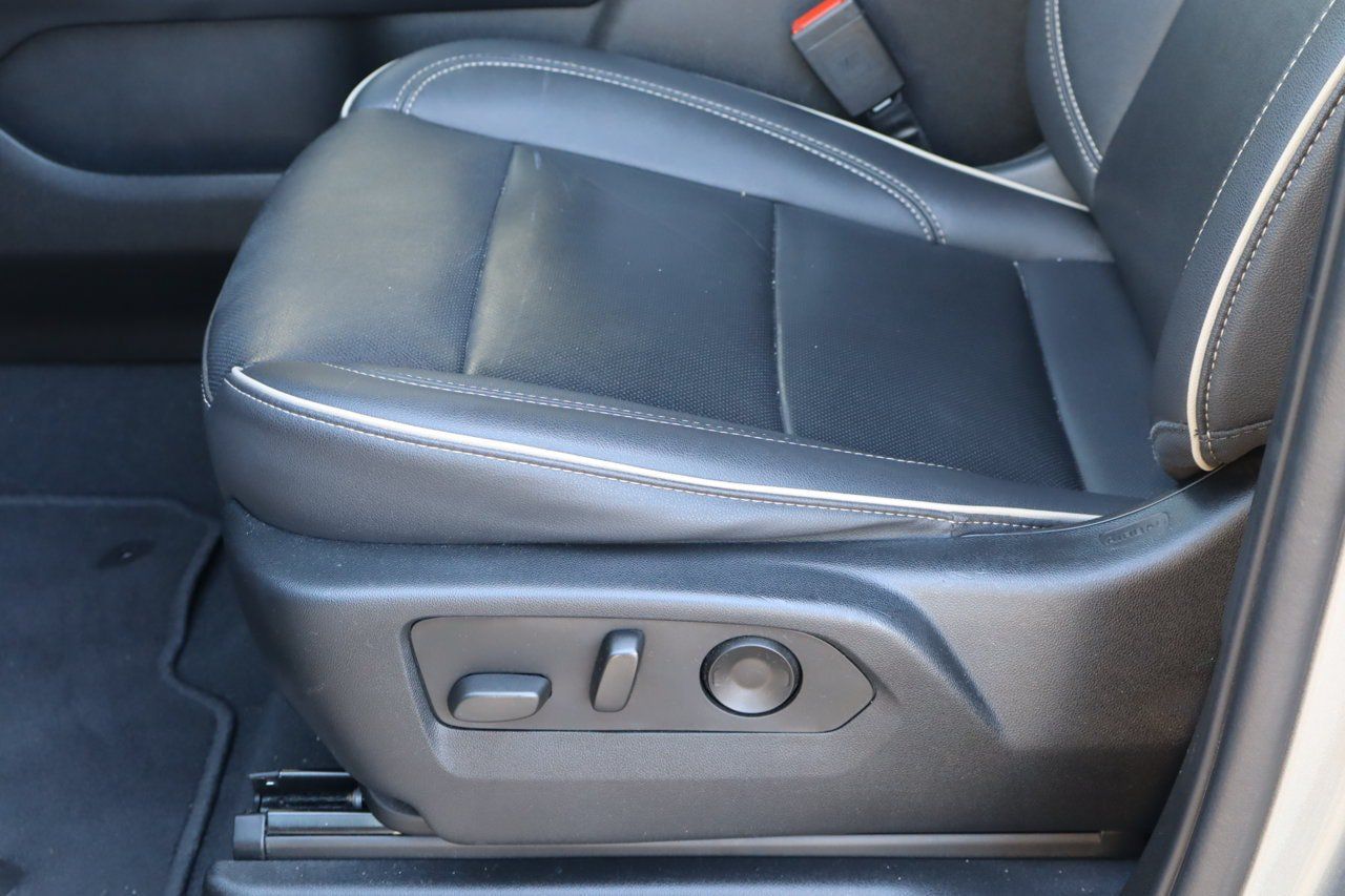 Used 2023 GMC Yukon SLT AWD/4WD image 15