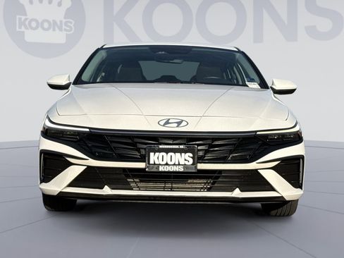 Certified 2024 Hyundai Elantra SEL FWD image 11