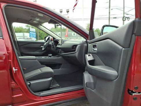 Used 2025 Nissan Rogue SV AWD/4WD image 13