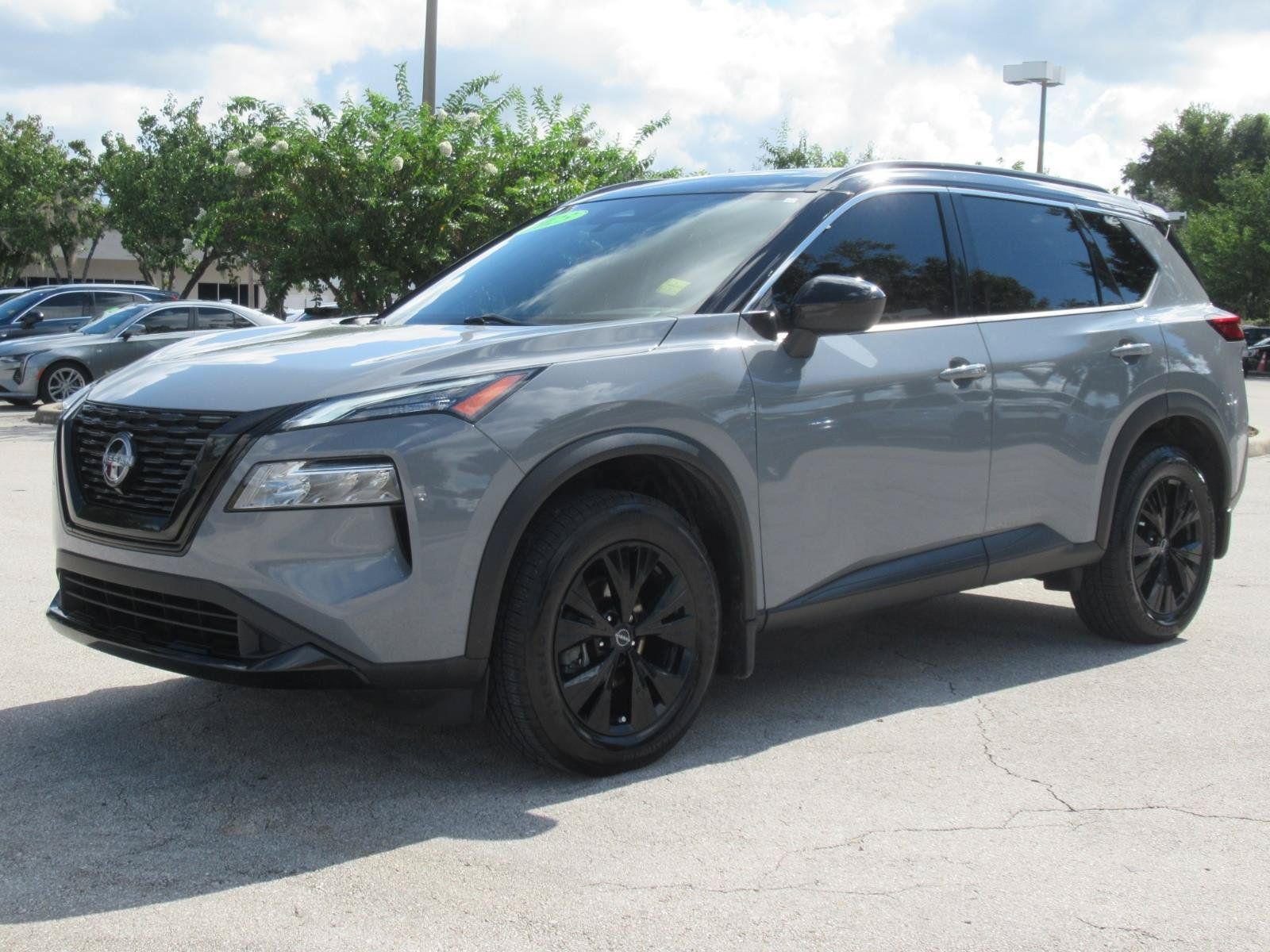 Used 2023 Nissan Rogue SV FWD image 3