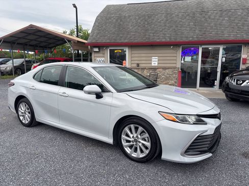 Used 2023 Toyota Camry LE w/ Convenience Package FWD image 4