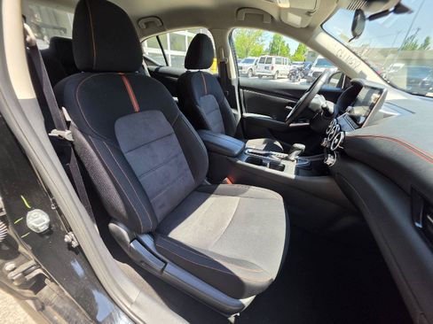 Used 2025 Nissan Sentra SR FWD image 16