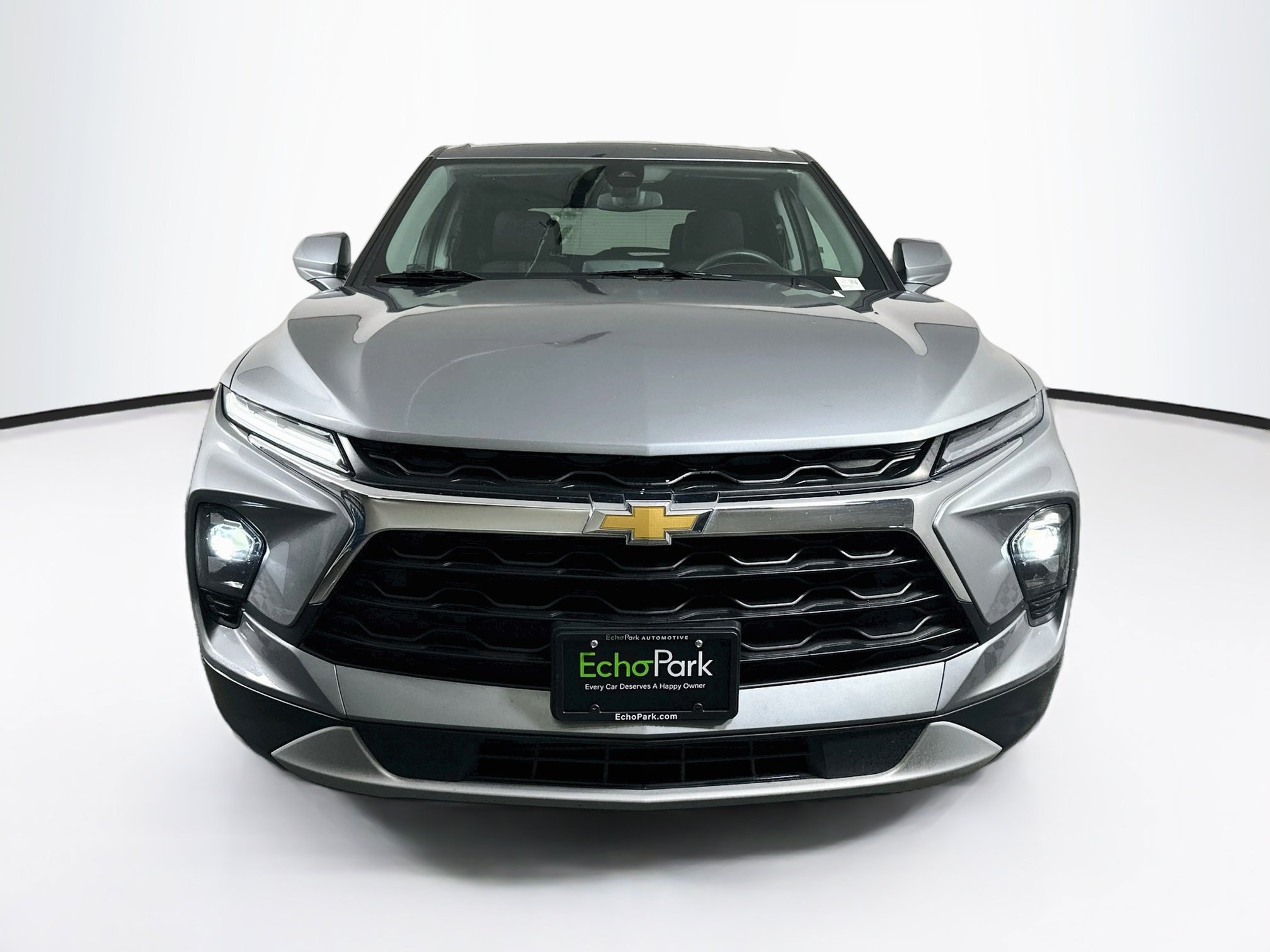 Used 2025 Chevrolet Blazer LT FWD image 2