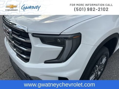 Used 2025 GMC Acadia Elevation image 14