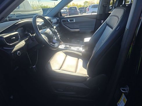 Used 2023 Ford Explorer XLT w/ Equipment Group 202A AWD/4WD image 5