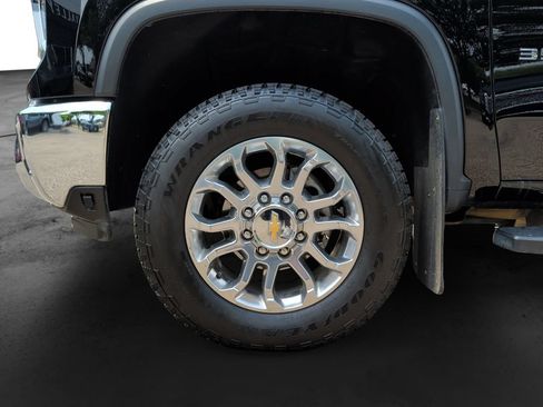 Used 2025 Chevrolet Silverado 3500 LTZ w/ LTZ Premium Package AWD/4WD image 9