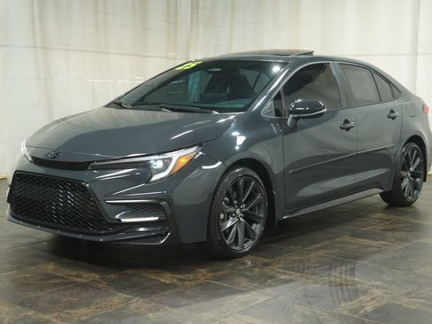 Used 2025 Toyota Corolla SE w/ SE Premium Package FWD image 2