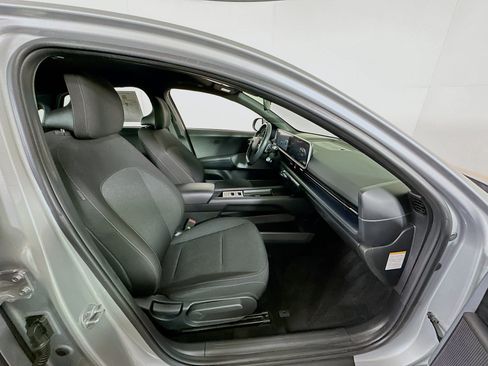 Used 2024 Hyundai Ioniq 6 SE RWD image 33