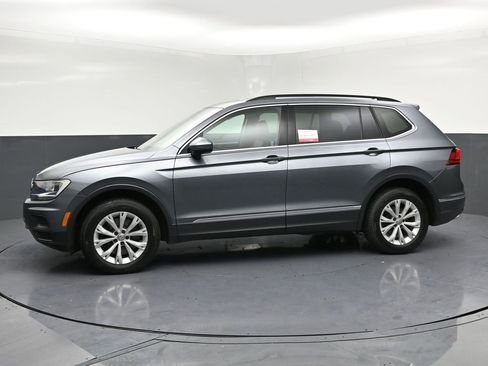Used 2018 Volkswagen Tiguan SE image 2