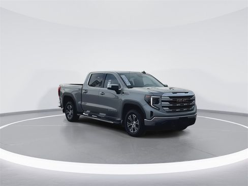 Used 2024 GMC Sierra 1500 SLE image 2