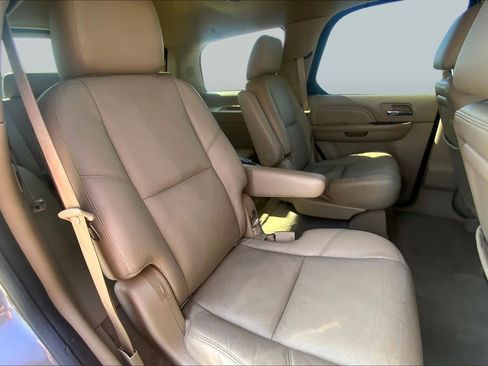 Used 2014 Cadillac Escalade Luxury RWD image 17