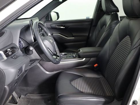 Used 2021 Toyota Highlander XSE AWD/4WD image 7