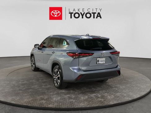 Used 2020 Toyota Highlander XLE FWD image 5