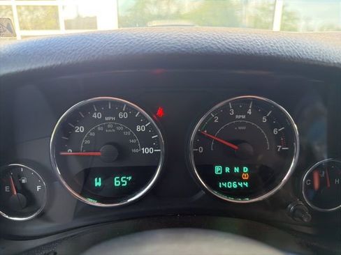 Used 2012 Jeep Wrangler Unlimited Sahara AWD/4WD image 5