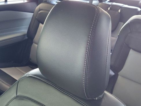 Used 2022 Ford Explorer XLT w/ Equipment Group 202A image 25