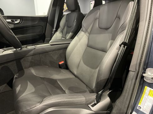 Used 2025 Volvo XC60 B5 Plus image 18