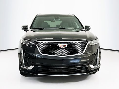 Used 2025 Cadillac XT6 Premium Luxury image 2