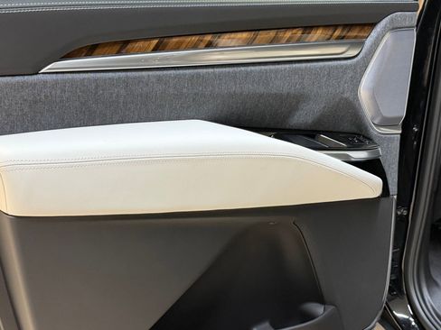 New 2026 Cadillac Escalade ESV Platinum Sport AWD/4WD image 49