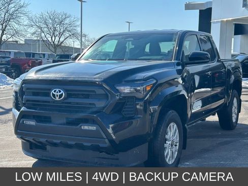 Used 2025 Toyota Tacoma SR5 image 3