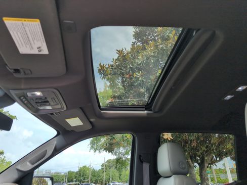 Used 2021 GMC Sierra 1500 SLT w/ SLT Convenience Package AWD/4WD image 28