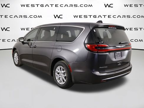 Used 2023 Chrysler Pacifica Touring-L FWD image 42