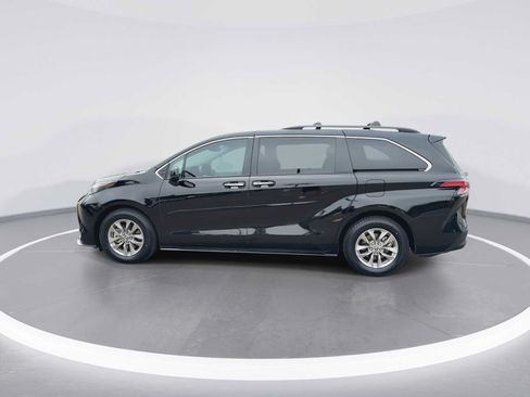 Certified 2022 Toyota Sienna XLE FWD image 5