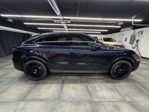 Used 2023 Porsche Cayenne Base image 8