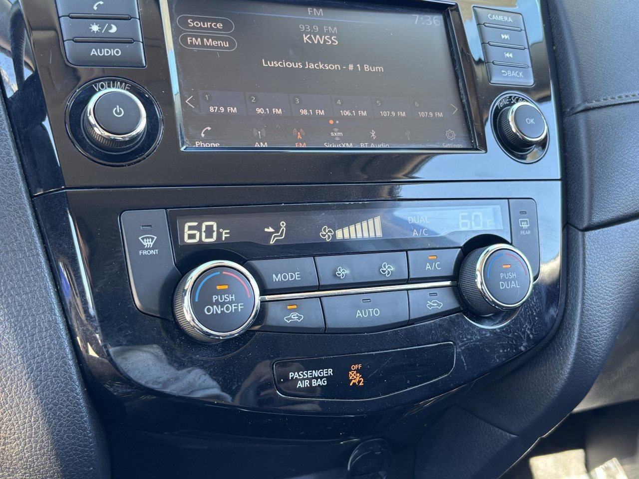 Used 2020 Nissan Rogue SV FWD image 22