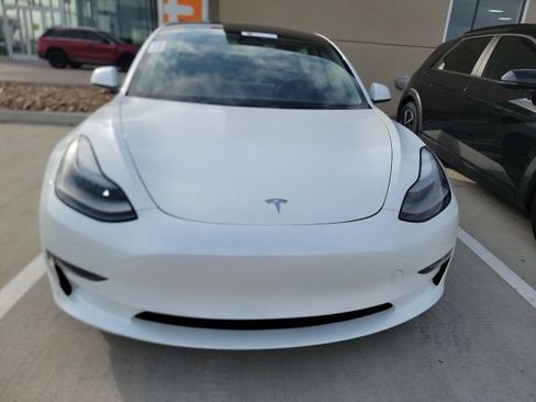 Used 2023 Tesla Model 3 Standard Range image 2