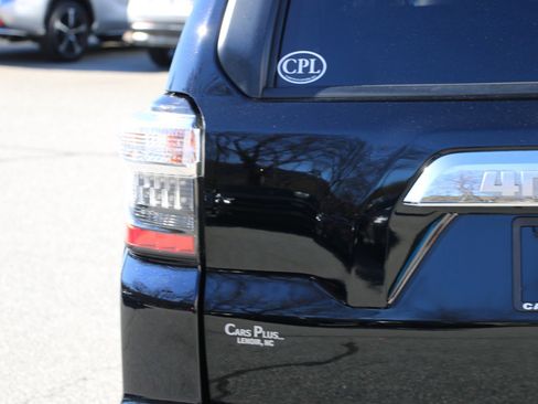 Used 2017 Toyota 4Runner Limited image 6