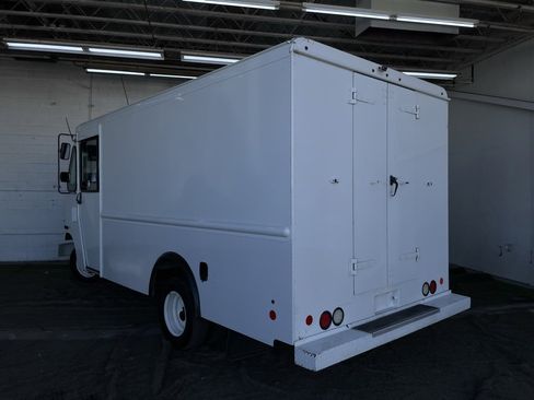 Used 2017 Ford E-350 and Econoline 350 Super Duty w/ A/C Prep Package image 7