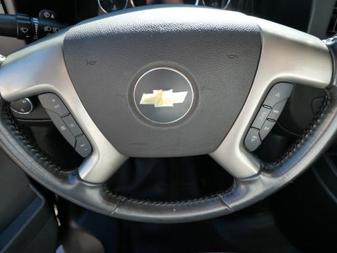 Used 2017 Chevrolet Express 2500 RWD image 25