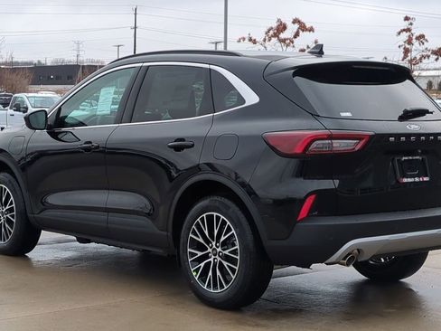 New 2026 Ford Escape SE image 3