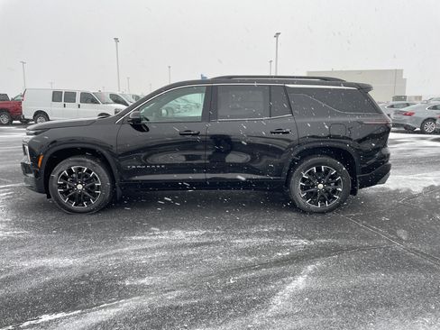 Used 2025 Chevrolet Traverse LT w/ Sun and Wheel Package image 2
