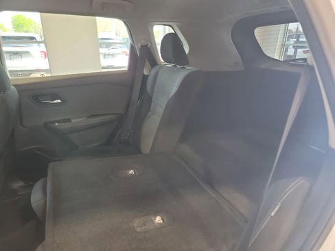 Used 2022 Nissan Rogue SV AWD/4WD image 16