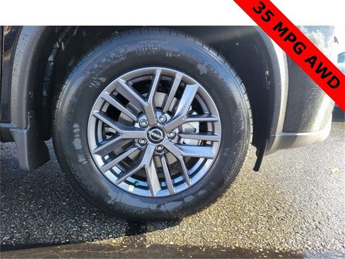 New 2025 Nissan Rogue S image 10