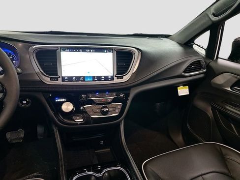 New 2026 Chrysler Pacifica Limited w/ S Appearance Package AWD/4WD image 26