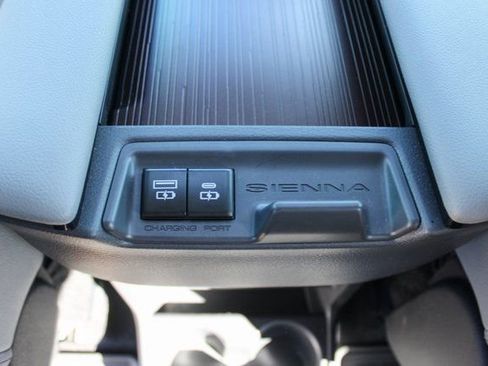 Used 2024 Toyota Sienna XLE image 43