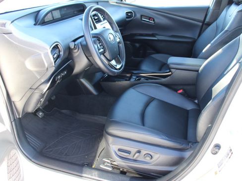 Used 2019 Toyota Prius XLE image 11