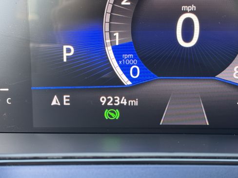 Used 2024 Volkswagen Taos SE w/ Panoramic Sunroof Package FWD image 23