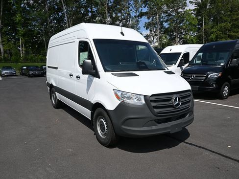 Used 2025 Mercedes-Benz Sprinter 2500 image 21