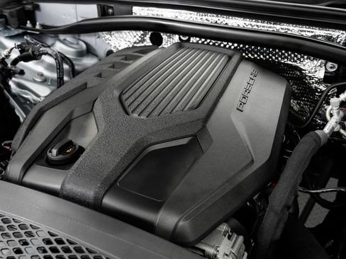 Certified 2026 Porsche Macan AWD/4WD image 31