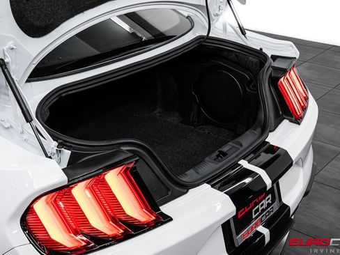 Used 2021 Ford Mustang Shelby GT500 w/ Carbon Fiber Track Pack RWD image 24